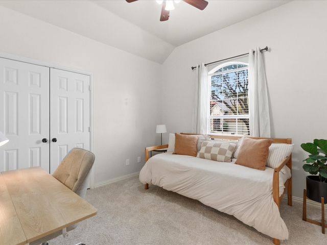 1600 Meadows Avenue, Lantana, TX 76226