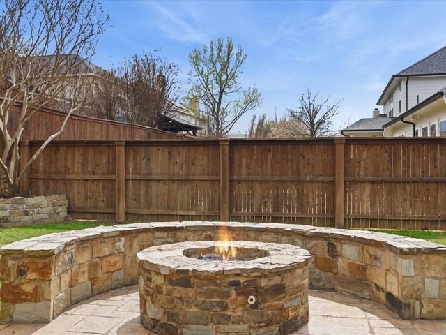 1600 Meadows Avenue, Lantana, TX 76226