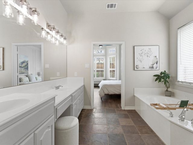 1600 Meadows Avenue, Lantana, TX 76226