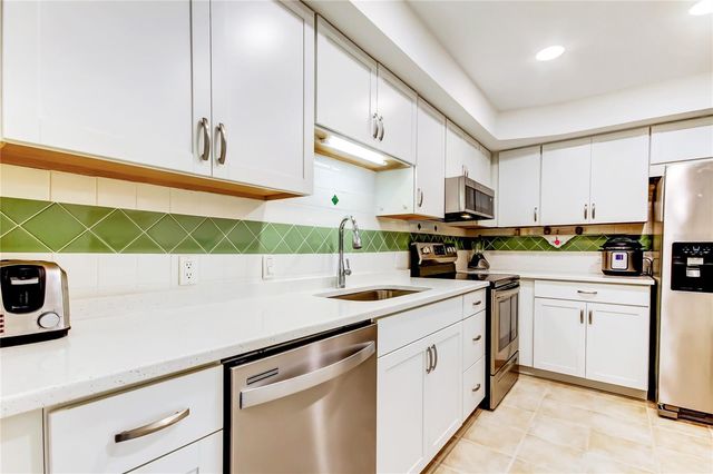 255 DOLPHIN PT POINT 603, Clearwater Beach, FL 33767