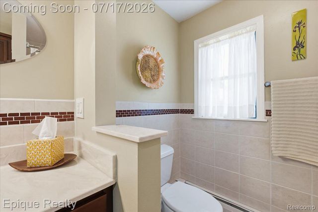 555 E Square Lake Road, Troy, MI 48085