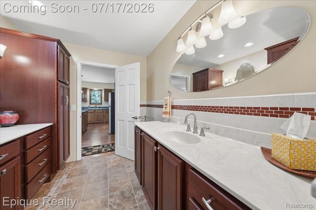 555 E Square Lake Road, Troy, MI 48085