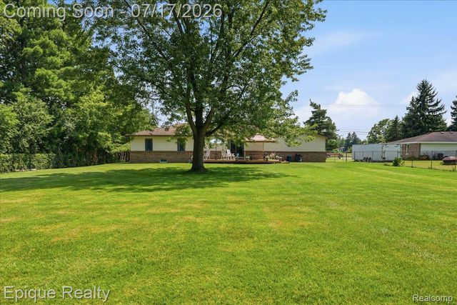 555 E Square Lake Road, Troy, MI 48085
