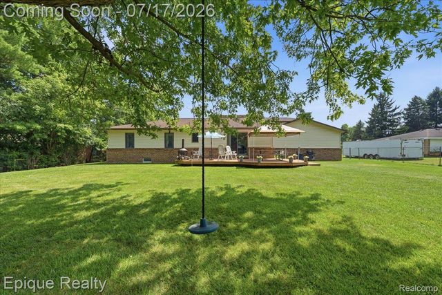 555 E Square Lake Road, Troy, MI 48085