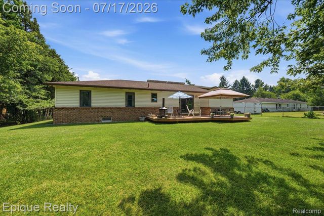 555 E Square Lake Road, Troy, MI 48085