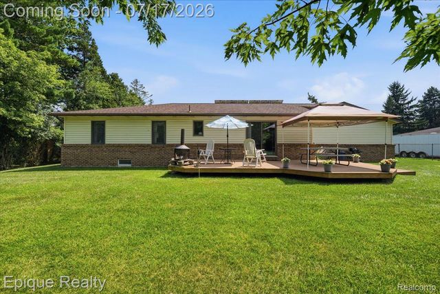 555 E Square Lake Road, Troy, MI 48085