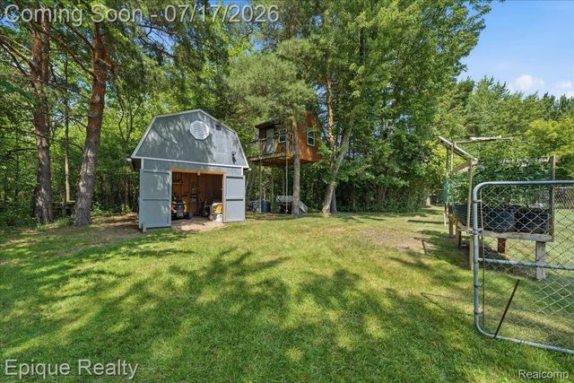 555 E Square Lake Road, Troy, MI 48085