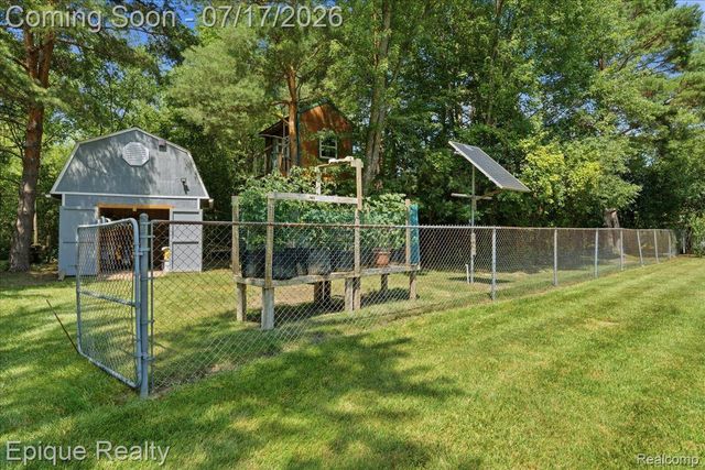 555 E Square Lake Road, Troy, MI 48085