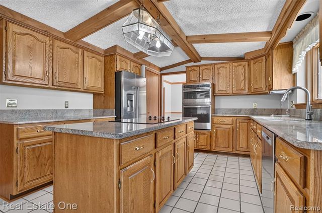 871 Stanford Court, Rochester Hills, MI 48309