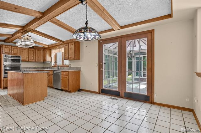 871 Stanford Court, Rochester Hills, MI 48309