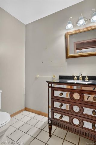 871 Stanford Court, Rochester Hills, MI 48309