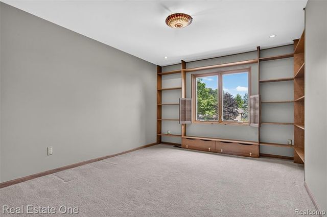 871 Stanford Court, Rochester Hills, MI 48309