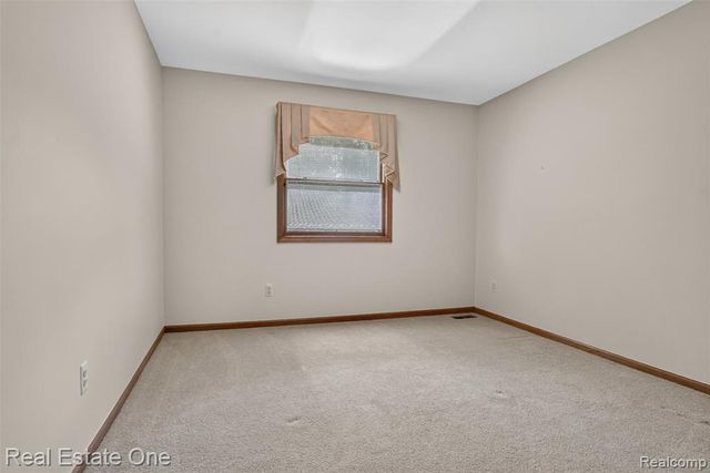 871 Stanford Court, Rochester Hills, MI 48309