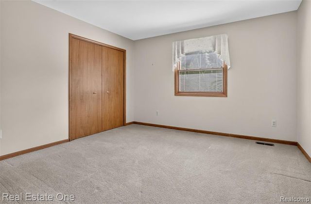 871 Stanford Court, Rochester Hills, MI 48309