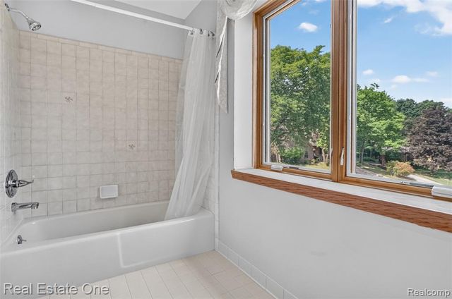 871 Stanford Court, Rochester Hills, MI 48309