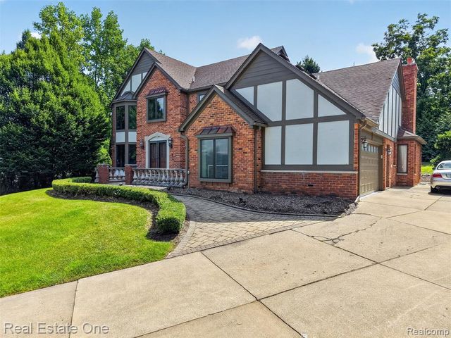 871 Stanford Court, Rochester Hills, MI 48309