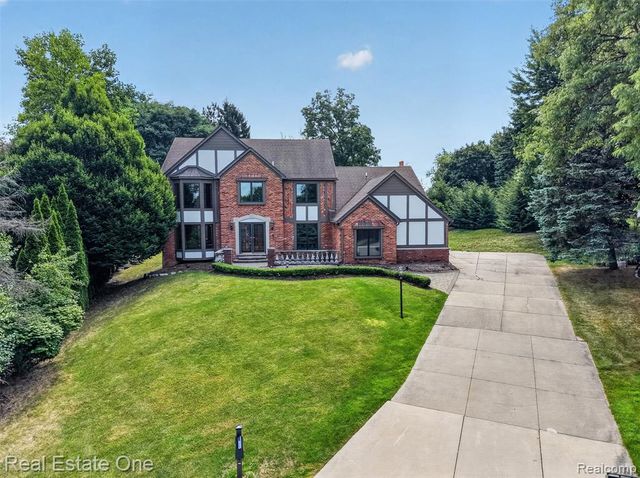 871 Stanford Court, Rochester Hills, MI 48309