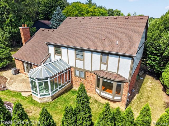 871 Stanford Court, Rochester Hills, MI 48309
