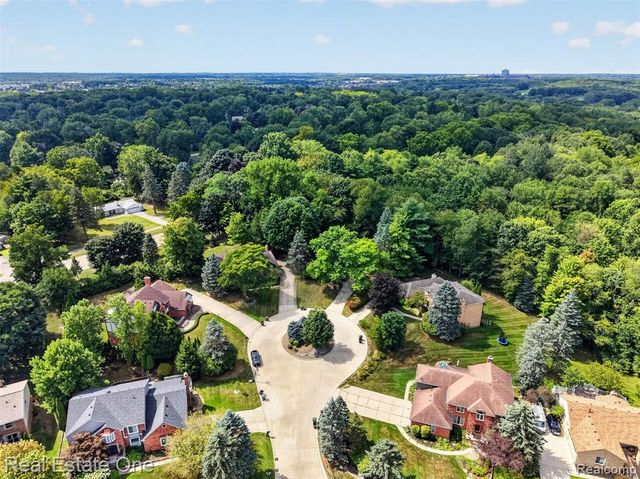871 Stanford Court, Rochester Hills, MI 48309