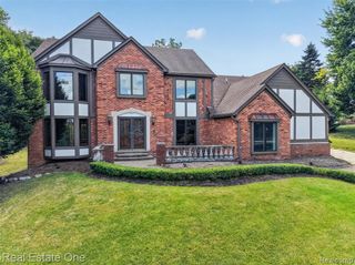871 Stanford Court, Rochester Hills, MI 48309