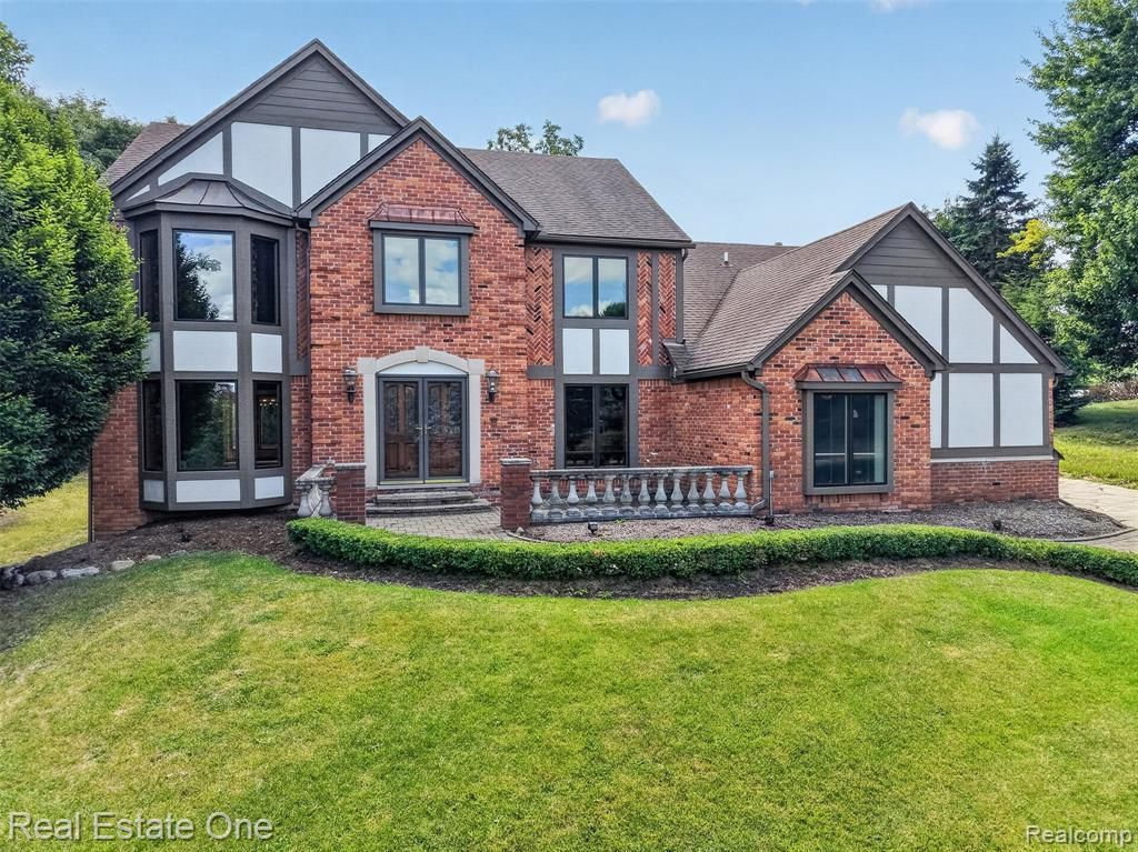 871 Stanford Court, Rochester Hills, MI 48309