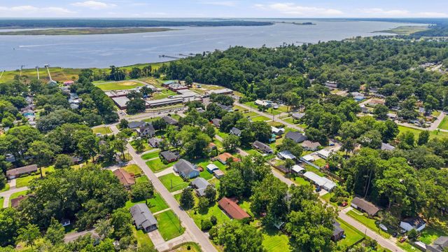 613 Elizabeth St., Georgetown, SC 29440