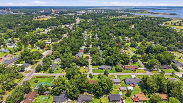 613 Elizabeth St., Georgetown, SC 29440