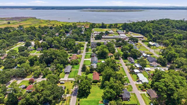 613 Elizabeth St., Georgetown, SC 29440