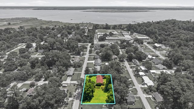 613 Elizabeth St., Georgetown, SC 29440