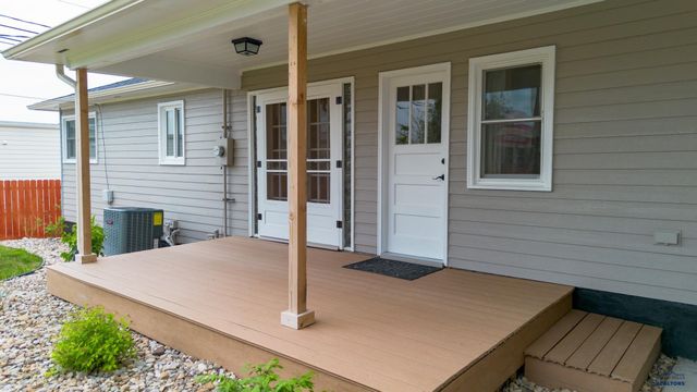 814 ST FRANCIS, Rapid City, SD 57701