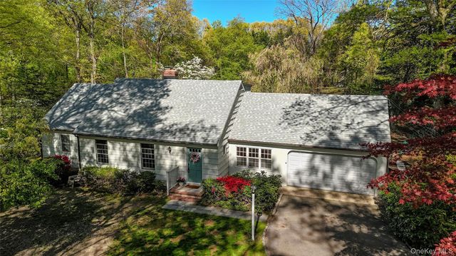 16 Brian Court, Northport, NY 11768