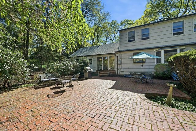 16 Brian Court, Northport, NY 11768