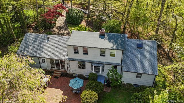 16 Brian Court, Northport, NY 11768