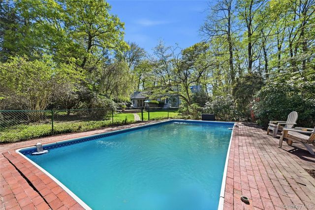 16 Brian Court, Northport, NY 11768