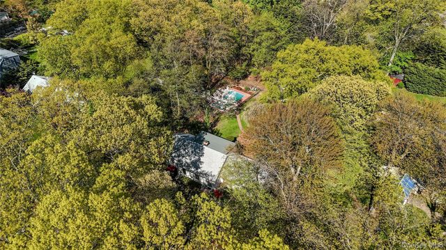 16 Brian Court, Northport, NY 11768