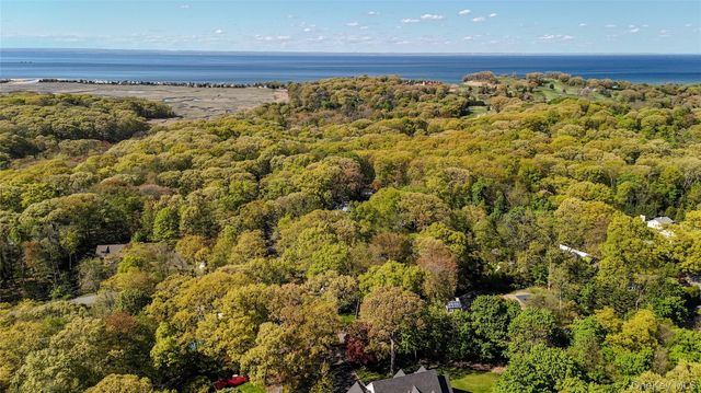16 Brian Court, Northport, NY 11768