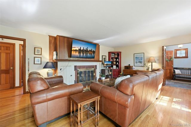 16 Brian Court, Northport, NY 11768
