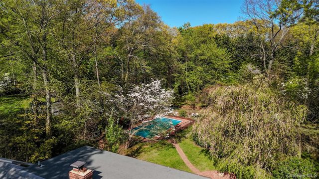 16 Brian Court, Northport, NY 11768
