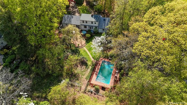 16 Brian Court, Northport, NY 11768
