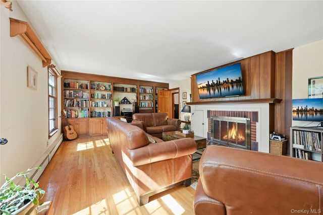 16 Brian Court, Northport, NY 11768
