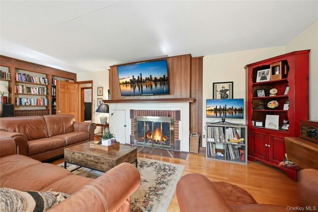 16 Brian Court, Northport, NY 11768
