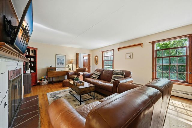 16 Brian Court, Northport, NY 11768