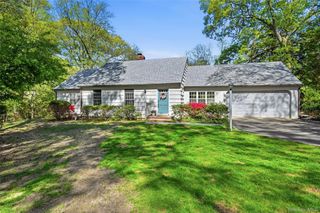 16 Brian Court, Northport, NY 11768