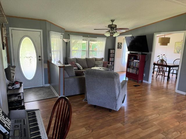 75 J D B Road, Russell Springs, KY 42642