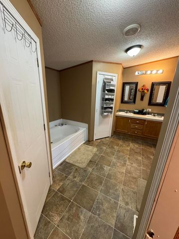 75 J D B Road, Russell Springs, KY 42642