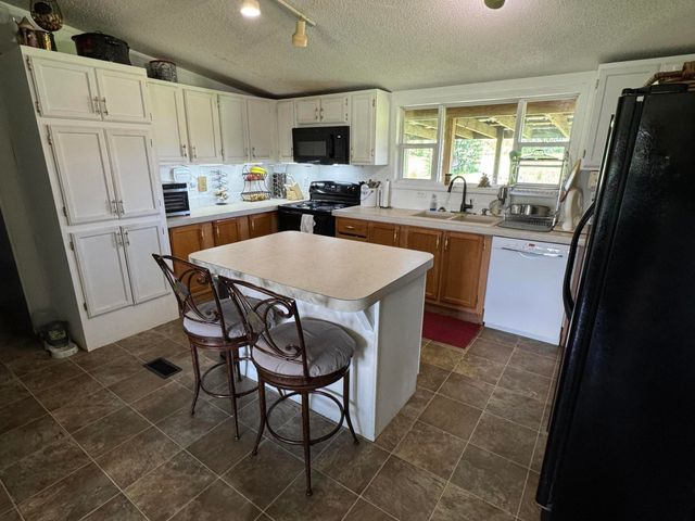 75 J D B Road, Russell Springs, KY 42642