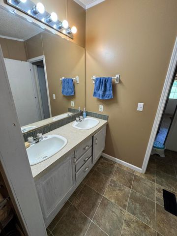 75 J D B Road, Russell Springs, KY 42642