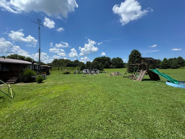 75 J D B Road, Russell Springs, KY 42642