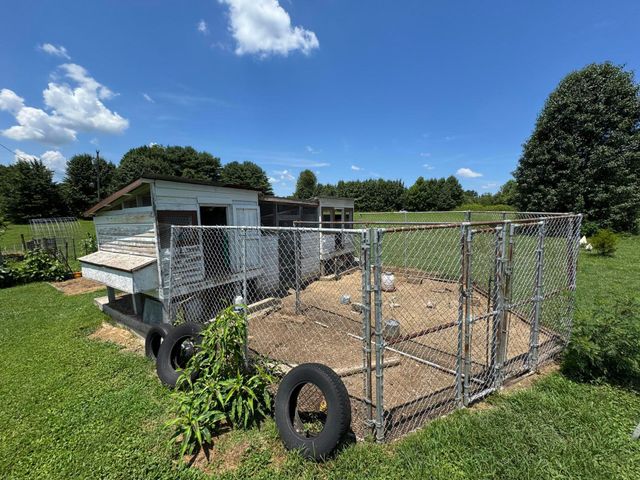 75 J D B Road, Russell Springs, KY 42642