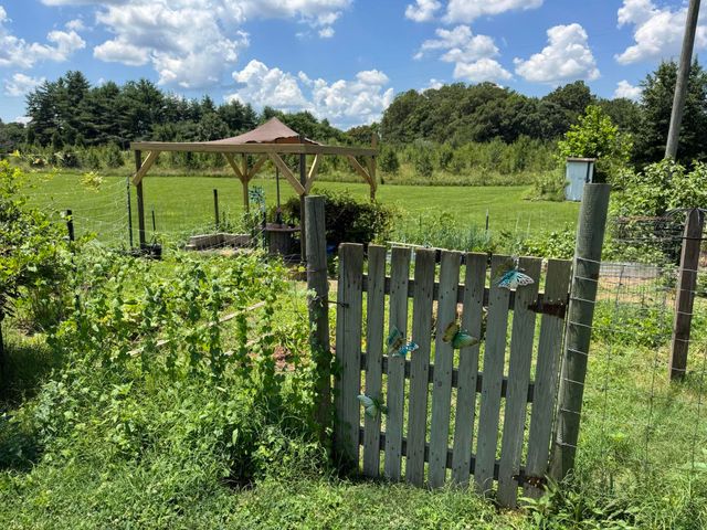 75 J D B Road, Russell Springs, KY 42642